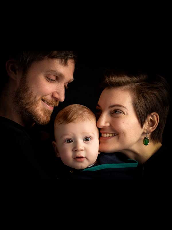 portrait-famille-trois-bebe-verticale