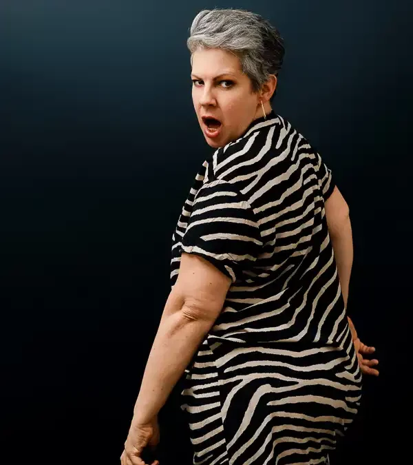 portrait-de-femme-confiance-en-soi-portrait-individuel-entrepreneur-shooting-photo-lille-aline-dubail-photographe-marcq-en-baroeul-tu-fuis-l-objectif