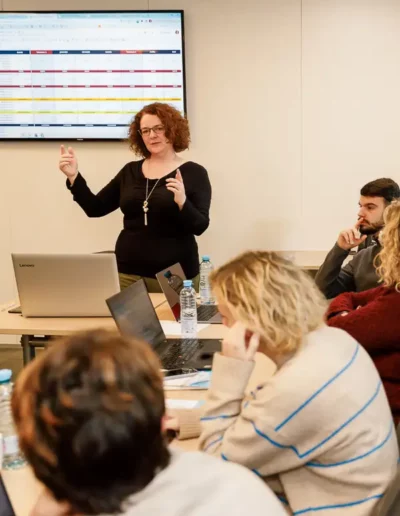 portrait-entrepreneur-personal-branding-portrait-metier-univers-entrepreneur-aline-dubail-photographe-marcq-en-baroeul-lille