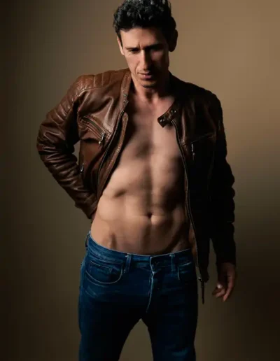 Portrait d’homme en studio à Lille shooting photo raffiné et affirmé