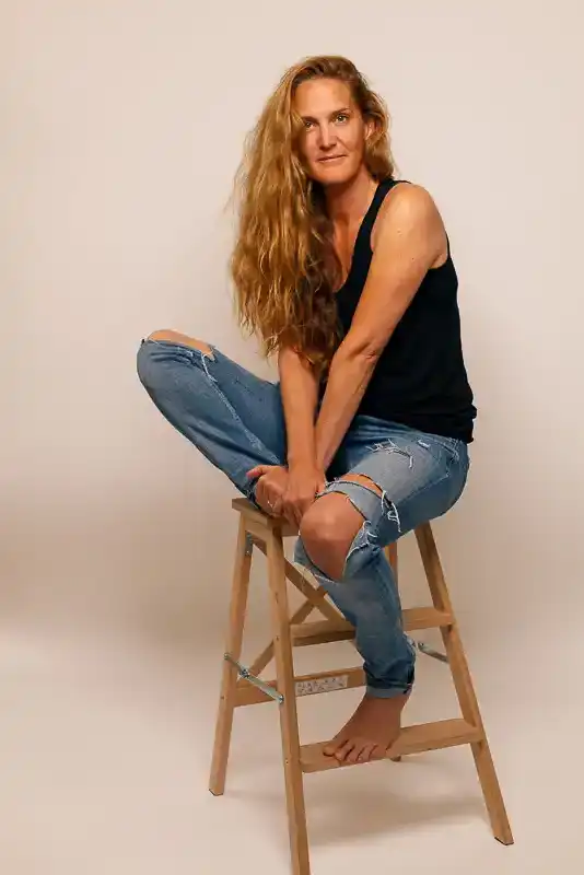 Ose te redécouvrir dans un regard bienveillant Portrait naturel en studio à Lille séance photo confiance en soi par Aline Dubail