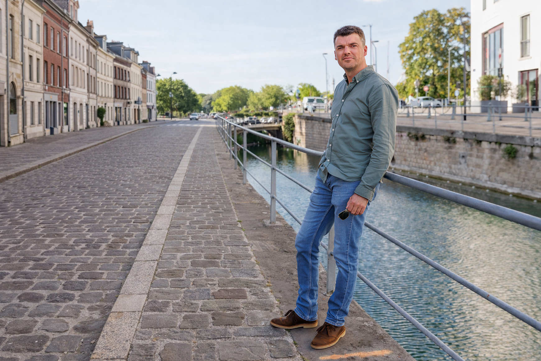 pause-dans-le-vieux-lille-aline-dubail-photographe-Marcq-en-baroeul-shooting-photo-Lille-portrait-site-de-rencontre-homme pause-dans-le-vieux-lille-aline-dubail-photographe-Marcq-en-baroeul-shooting-photo-Lille-portrait-site-de-rencontre-homme