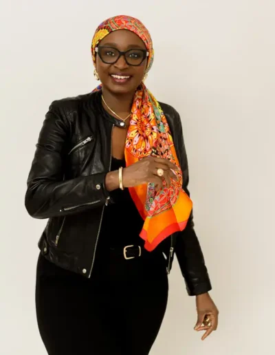 aline-dubail-photographe-shooting-photo-lille-marcq-en-baroeul-portrait-professionnel-portrait-univers-entrepreneur-dirigeant-personal-branding-profil-pro-studio-femme-audacieuse